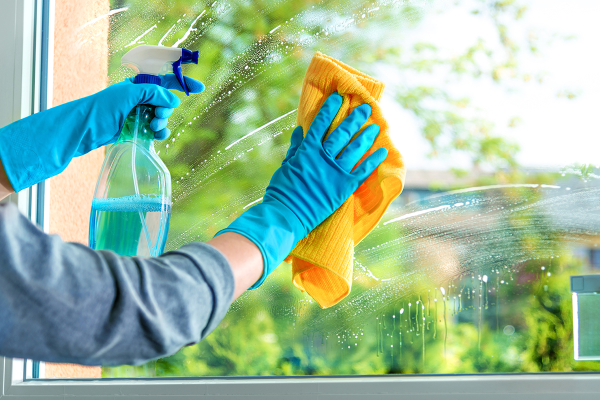 How to Clean Outside Windows - 5 Steps & Tips